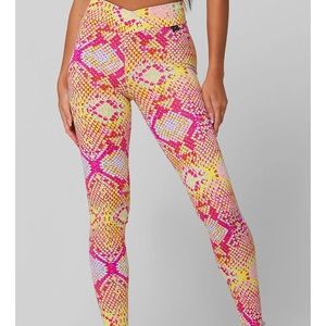 Brand new lici fit pink lemonade v cut scrunch leggings and sports bra